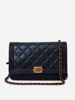 Pre-Owned Chanel 2013-2014 Navy Blue/Green Lambskin Boy Wallet On Chain